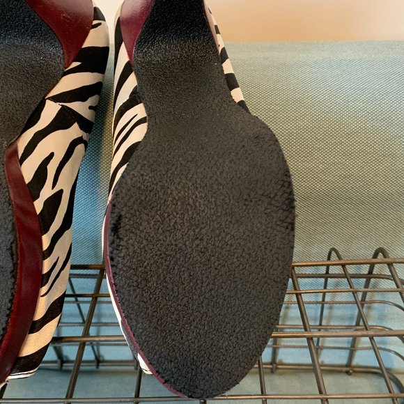 Gently Worn Madden Girl Zebra Striped Peep Toe - Picture 6 of 12